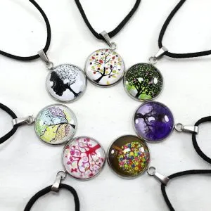 Colgantes de resina y acero