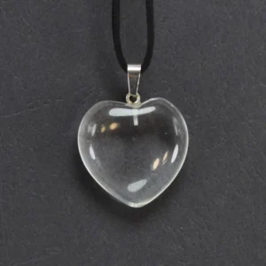 corazón de cuarzo transparente