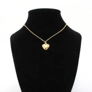 corazón dorado puesto