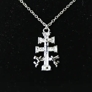 colgante cruz caravaca colgada