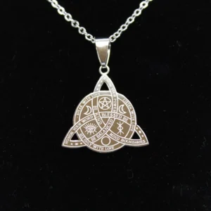 colgante triqueta acero fondo
