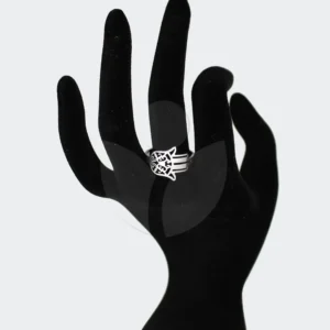 anillo mano Fátima puesto