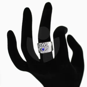 anillo de ojo de dios puesto