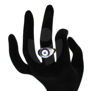 anillo de ojo turco puesto