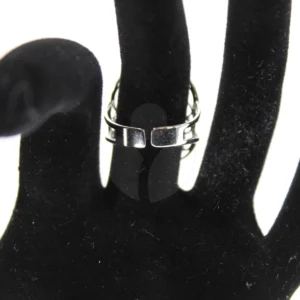 anillo flor de la vida puesto detrás