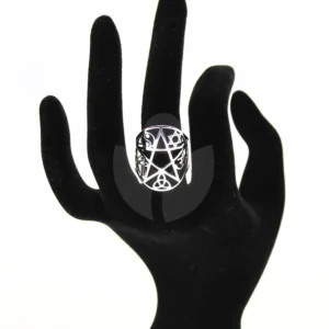 anillo pentagrama puesto