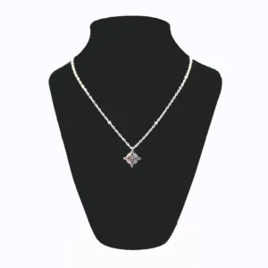 colgante nudo de brujas plateado