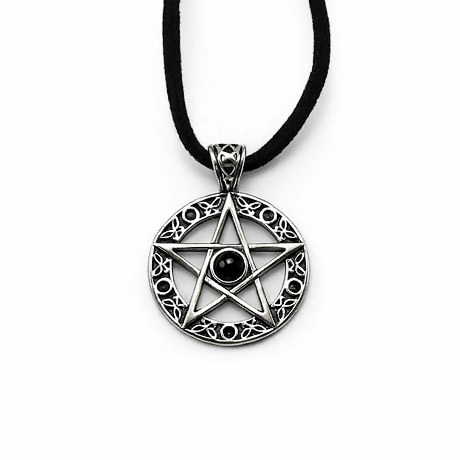 colgante de pentagrama de acero con punto negro