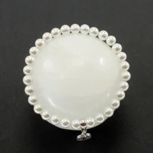 Pulsera elástica de concha perla charm
