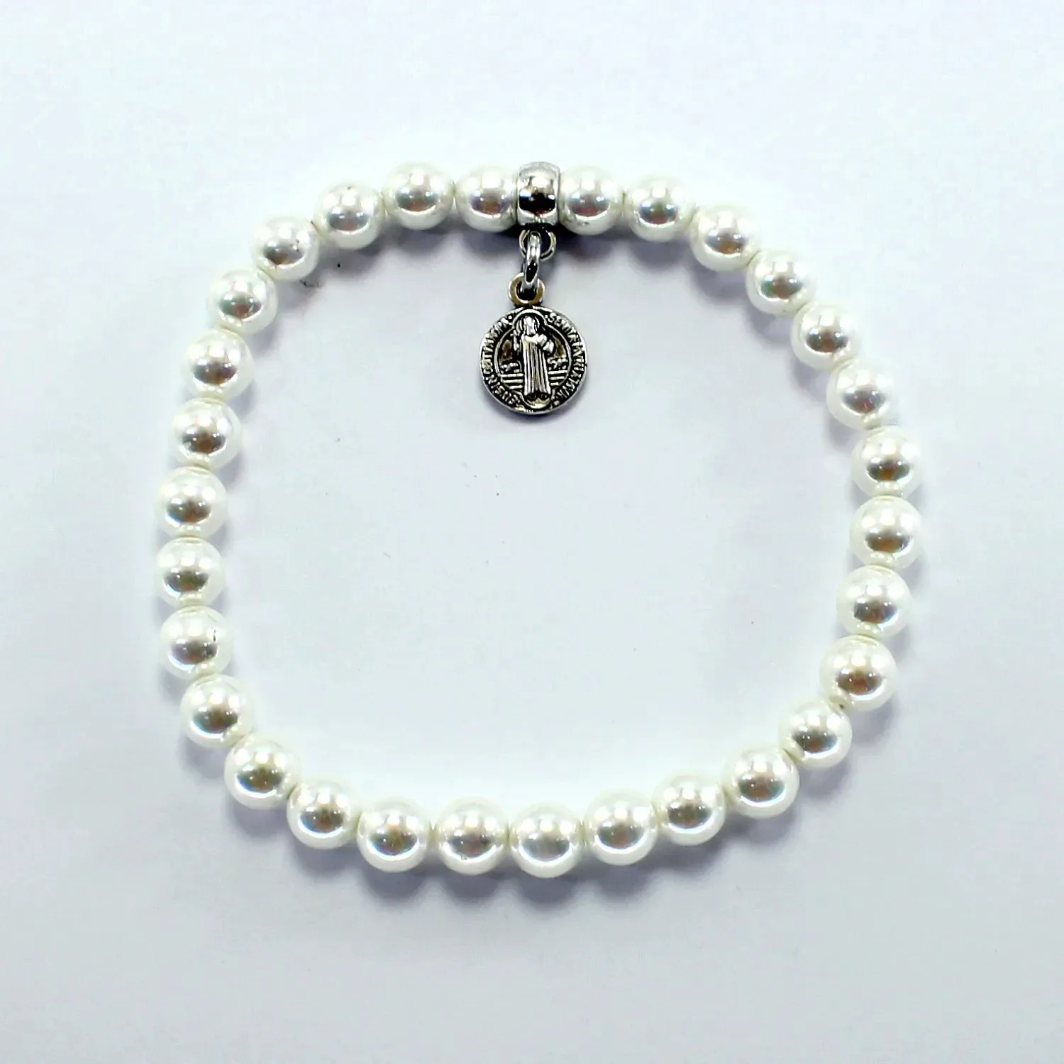 Pulsera elástica de concha perla charm